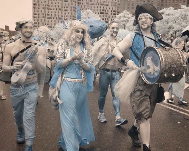 Gold_Terri_MermaidParade2