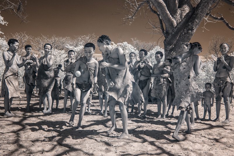 Namibia_Dunes_Etosha_San_Red-554-6